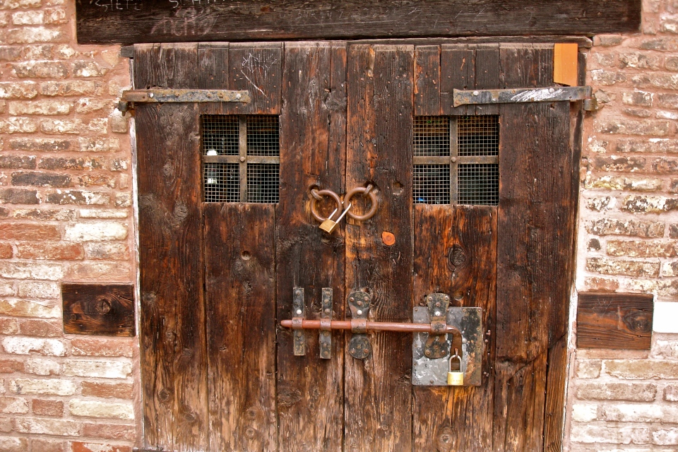 Wooden Door in Sevilla, Spain DSC04532